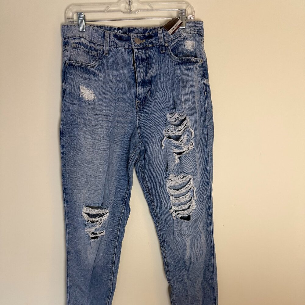 No Boundaries Light Blue Distressed Mom Jeans - Size 11 (juniors)  NWT